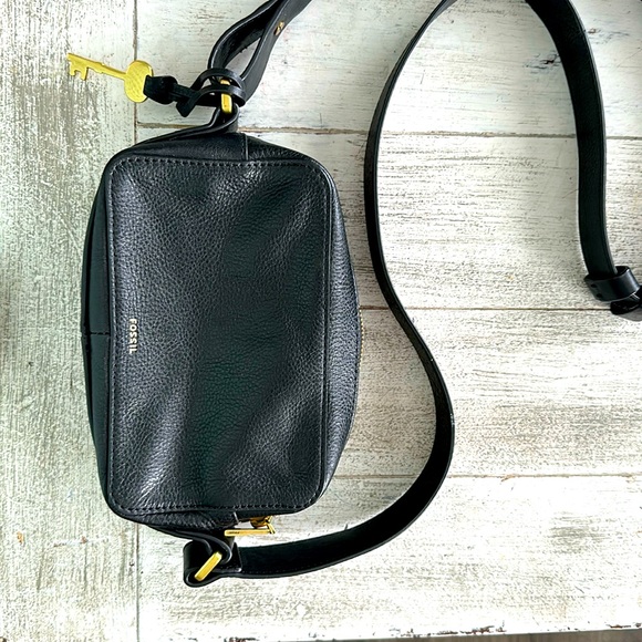 New without tags black leather Fossil crossbody. - Picture 2 of 7